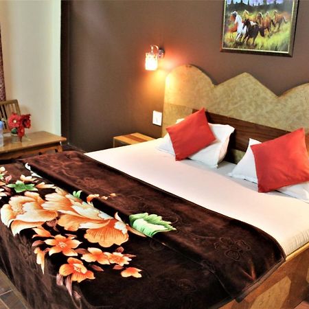Hotel Ocean Inn Манали Экстерьер фото